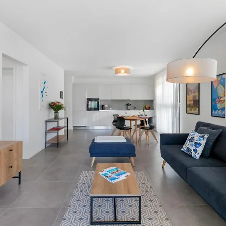 Loctowers A3-3-1 By Interhome Локарно